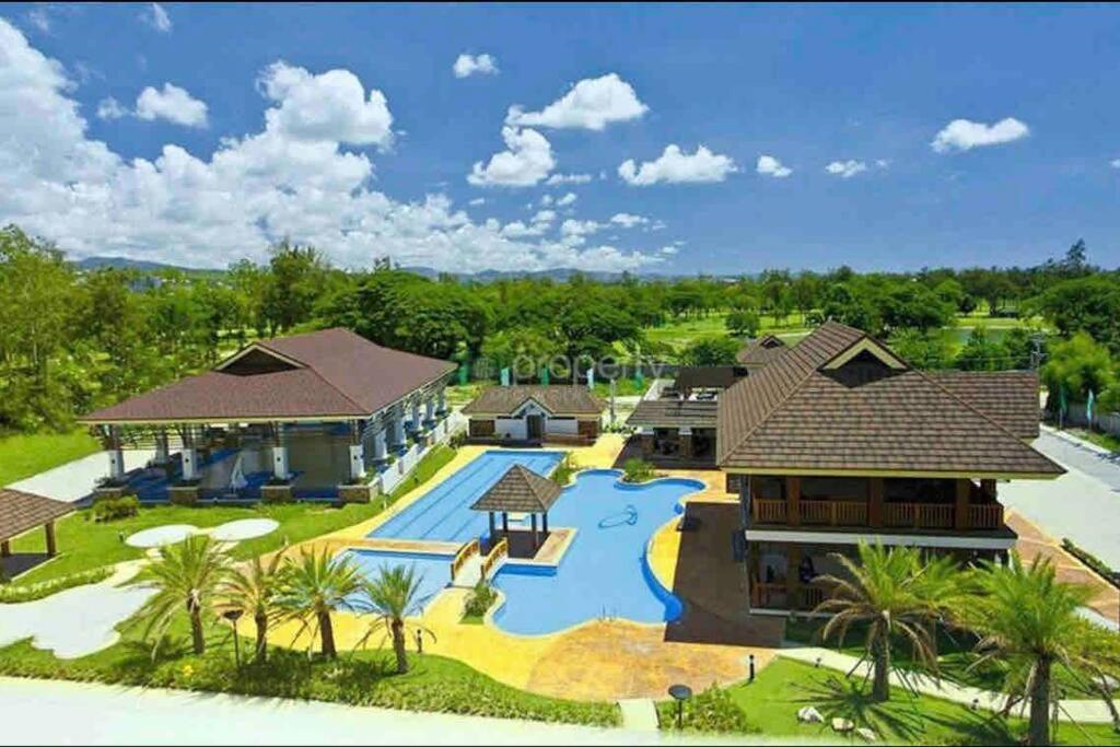 Dreamy 2Br Condo, With A Golf Course View Cebu Bagian luar foto