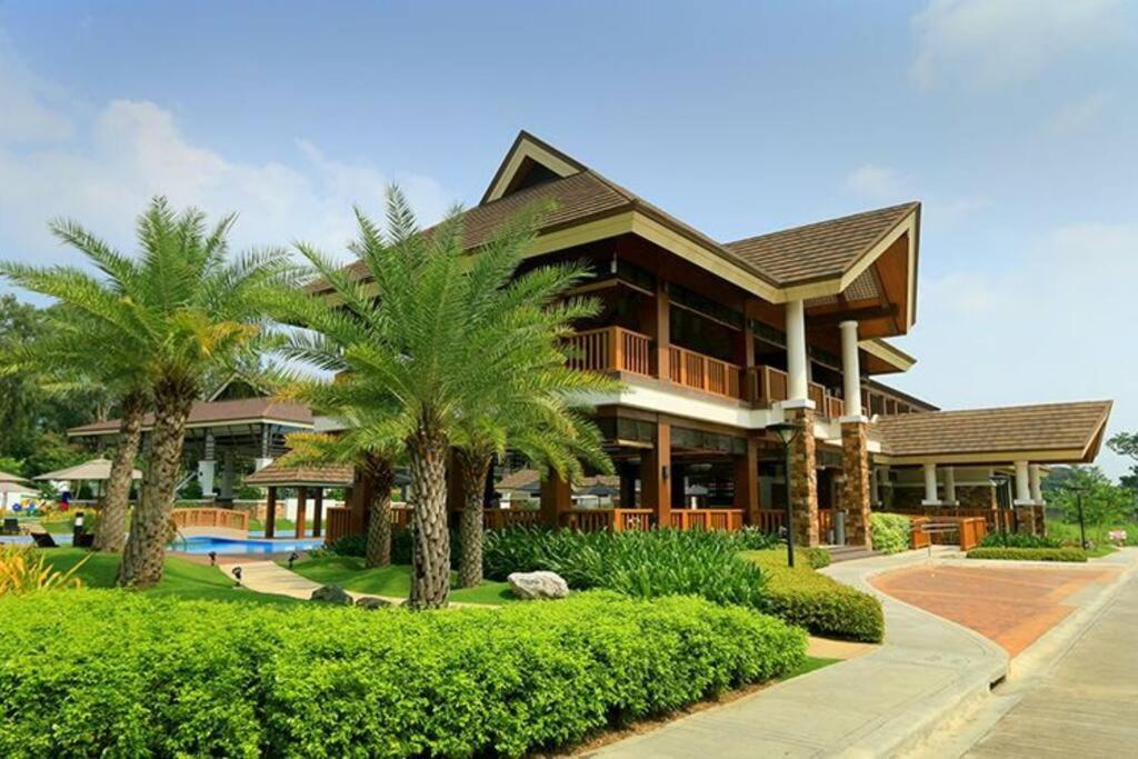 Dreamy 2Br Condo, With A Golf Course View Cebu Bagian luar foto