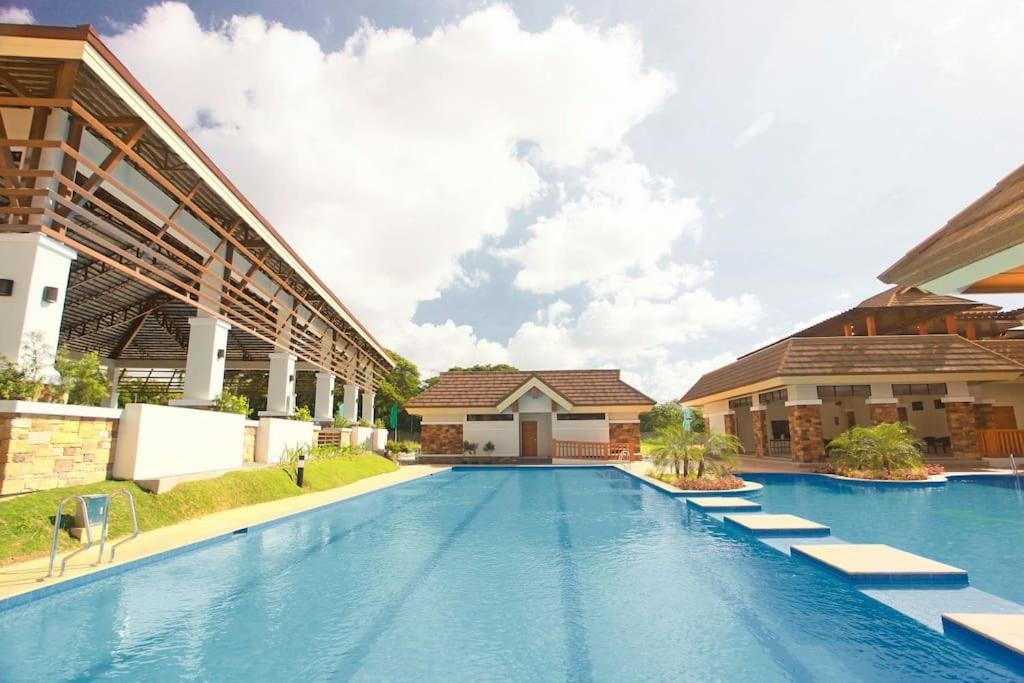 Dreamy 2Br Condo, With A Golf Course View Cebu Bagian luar foto