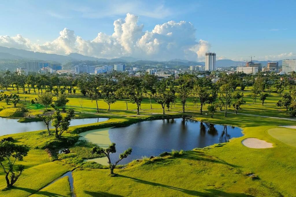 Dreamy 2Br Condo, With A Golf Course View Cebu Bagian luar foto