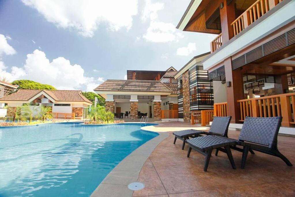 Dreamy 2Br Condo, With A Golf Course View Cebu Bagian luar foto